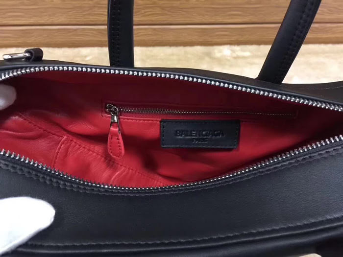 BALENCIAG巴黎世家 17秋冬 爆款三角包 原版進口皮 476975  BL1836